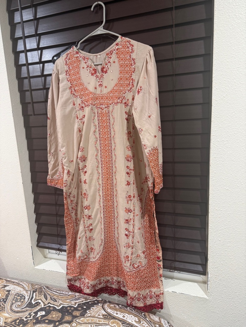 Elegant Embroidered Pink Dress - Picture 2 of 9